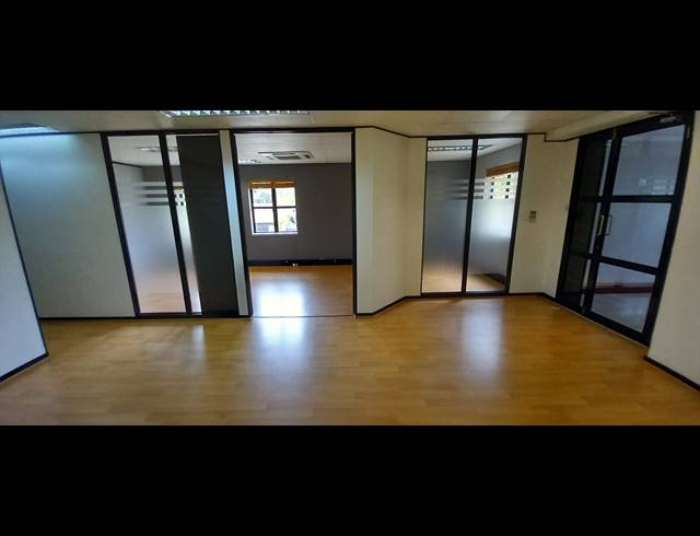 322M² OFFICE TO LET IN BRYANSTON